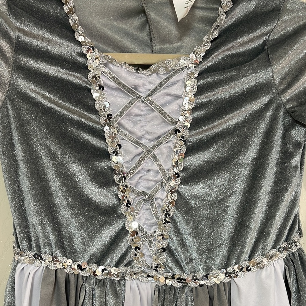 Costume. Girls size medium. See pictures! Used condition! - Picture 4 of 12